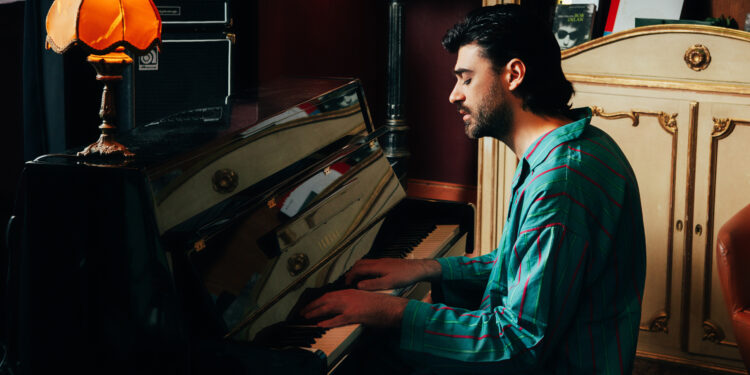 Uno dei fenomeni comici più interessanti del panorama nazionale Carlo Amleto arriva al Teatro Massimo di Cagliari giovedì 28 novembre