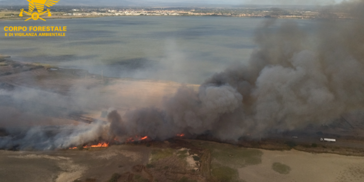 Incendio nella zona portuale di Santa Giusta, individuato il presunto responsabile
