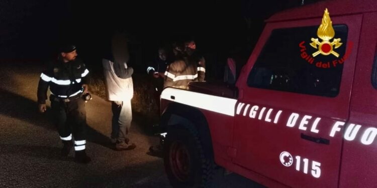 Pau: va in cerca di funghi e perde l’orientamento, salvato dai vigili del fuoco
