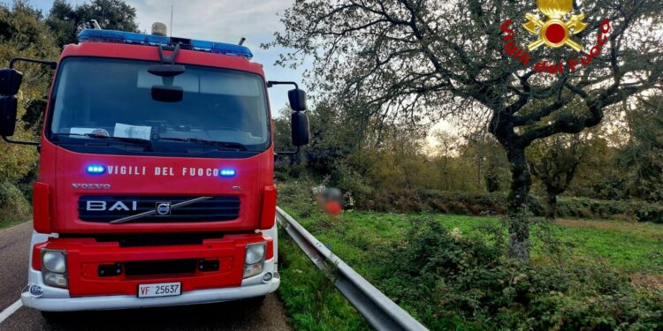 Incidente stradale tra San Leonardo e Macomer, intervengono i vigili del fuoco