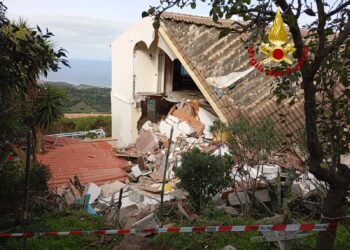 Trinità D’Agultu: esplode un fabbricato, sul posto i vigili del fuoco