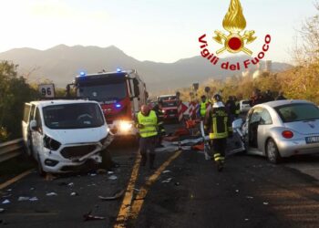 Siniscola: incidente stradale sulla 131 Diramazione Centrale Nuorese, gravi tre uomini