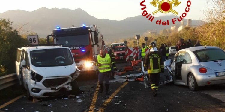 Siniscola: incidente stradale sulla 131 Diramazione Centrale Nuorese, gravi tre uomini