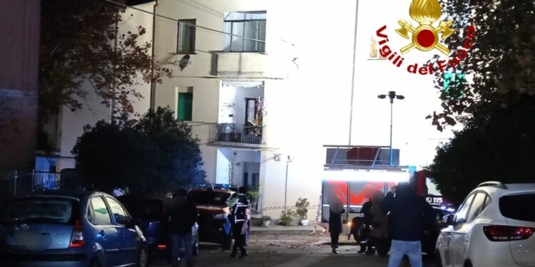 Tempio Pausania: cede il tetto di una palazzina, evacuate tre famiglie