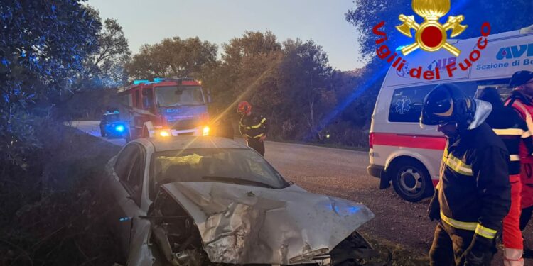 Benetutti: incidente stradale sulla provinciale 22, tre feriti