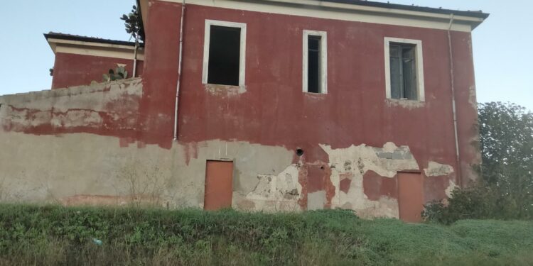 È da diversi anni che a livello politico si discute su quali iniziative intraprendere per il recupero delle case cantoniere in Sardegna