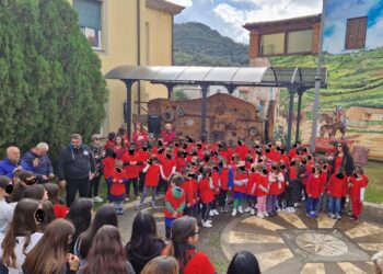 Loceri si unisce contro la violenza sulle donne: inaugurate la panchina e la targa del progetto “Nemos M’est Mere”