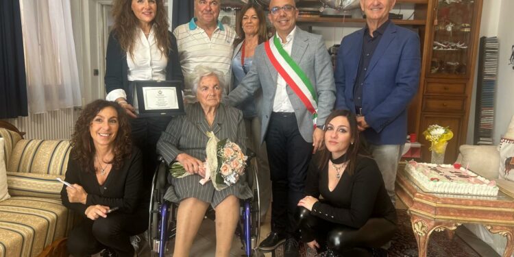 Oristano: i cent’anni di zia Anna Elia