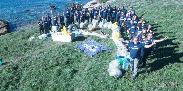 Stintino: oltre 600 chilogrammi di rifiuti raccolti nei pressi del Nuraghe Unia e in una cala del Mare di Fuori