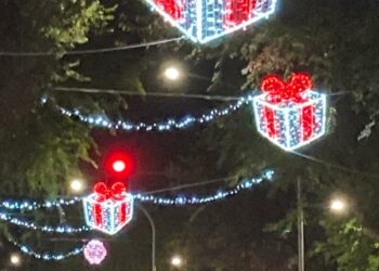 Alghero: accese le installazioni natalizie nelle vie del centro