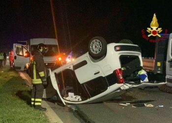 Incidente sulla SS 131, nei pressi del bivio di Villagreca, tre auto coinvolte