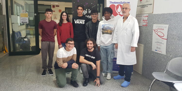 A lezione di solidarietà: gli studenti oristanesi donano il sangue al Centro trasfusionale