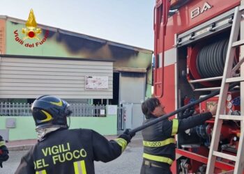 Ozieri: incendio in un’officina meccanica