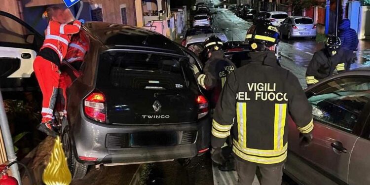 Olbia: incidente stradale in via Tre Venezia, sul posto i vigili del fuoco