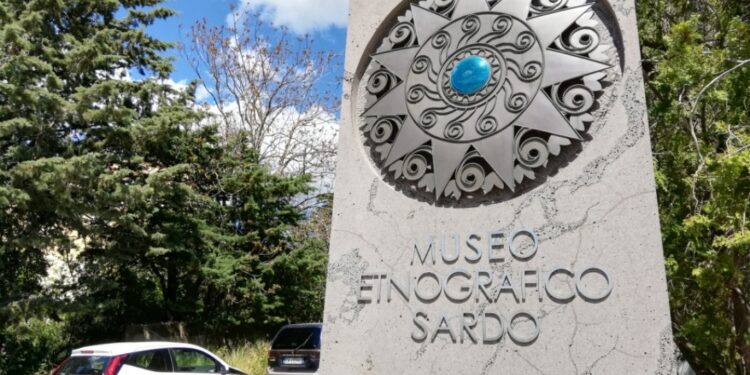 La maschera dei mamuthones nell’interpretazione degli artisti sardi all’8ª Biennale d’arte e letteratura dell’associazione Lumen