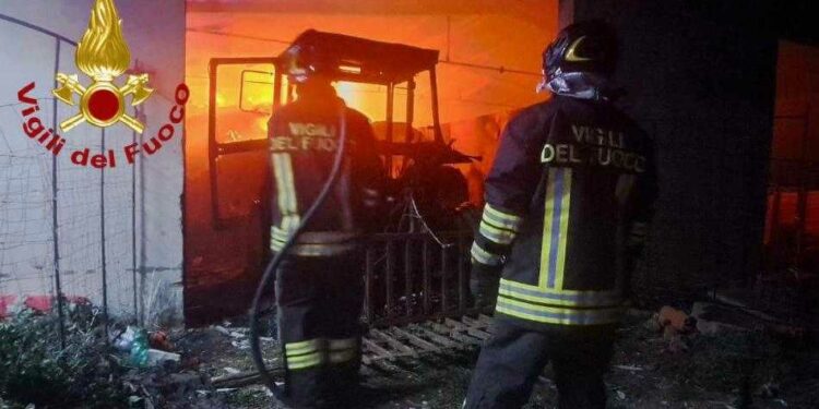 Ploaghe: a fuoco un fienile in località Ena e Giorzi