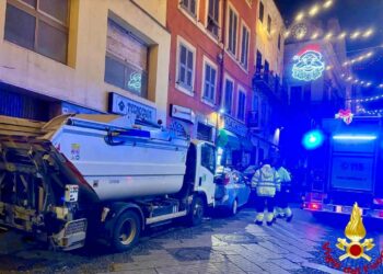 Sassari: incidente stradale in corso Vittorio Emanuele, una persona trasportata in ospedale in codice rosso