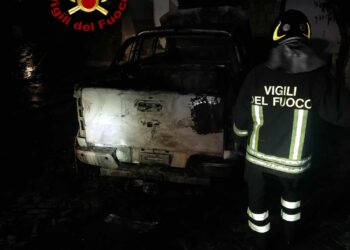Budoni: a fuoco un pickup a Maiorca, sul posto i vigili del fuoco