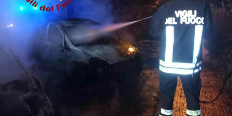 Nuoro e Siniscola: a fuoco 7 auto
