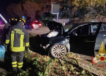 Una squadra di vigili del fuoco del Comando di Cagliari è intervenuta alle 18.39 per un incidente stradale nella via Evangelista Torricelli, a Cagliari