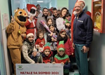 Un Natale di solidarietà: Babbi Natale, elfi e un corteo festoso per i bambini della Clinica pediatrica e neonatale dell’Aou di Sassari