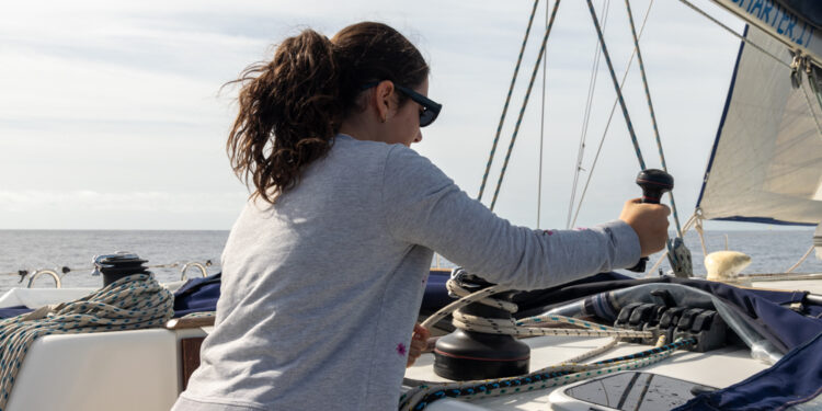 Online la nuova stagione del podcast Donne al Timone, i racconti del percorso di empowerment in barca a vela con le ragazze della comunità Emmaus di Elmas