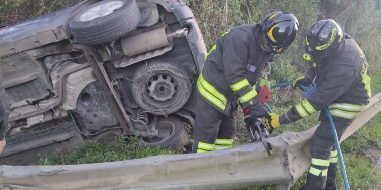 Incidente stradale sulla Sassari-Ittiri, intervengono i vigili del fuoco