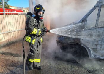 Santa Maria Coghinas: a fuoco uno scuolabus