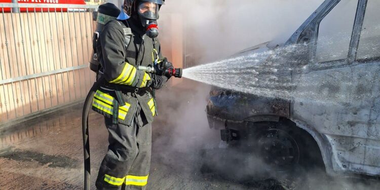Santa Maria Coghinas: a fuoco uno scuolabus