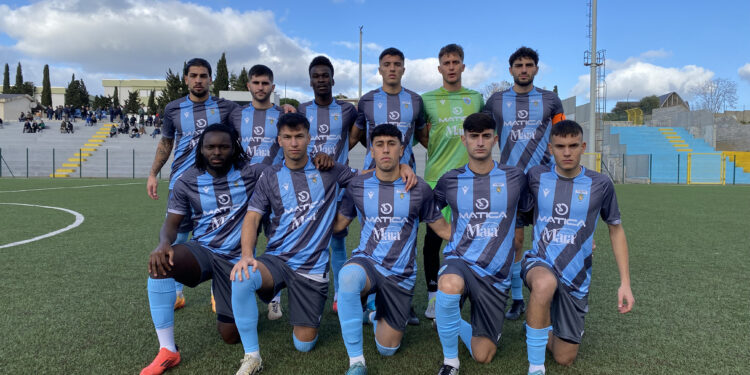 Il Latte Dolce travolge in rimonta nella ripresa, 4 a 1, la capolista Paganese; l’Ilvamaddalena supera 2 a 1 il Terracina, l’Atletico Uri perde 0 a 2 in casa con la Lodigiani