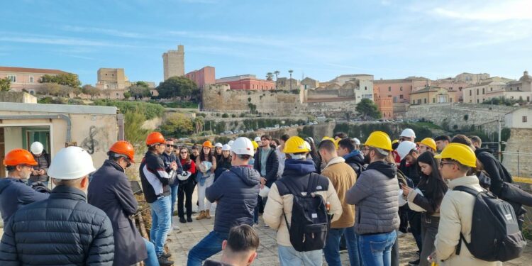 UNICantieri: al via il progetto. Cinquanta studenti e studentesse in visita al cantiere dell’ex Clinica Macciotta