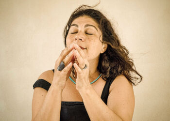 Sarà la straordinaria voce di Francesca Corrias accompagnata dai Colegas Velhos a chiudere la quinta edizione de “La musica che gira in Tondo”