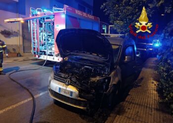 Siniscola: a fuoco un’auto in via Conteddu