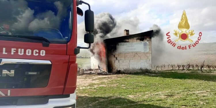 A Ussana si è sviluppato un incendio in una struttura rurale nei pressi delle campagne della SP9