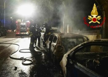 Sassari: auto a fuoco in via Palmiro Togliatti