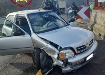 Nuoro: tamponamento fra due auto sulla statale 131