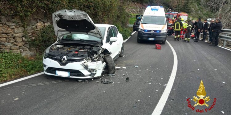 Gairo: incidente stradale sulla statale 198