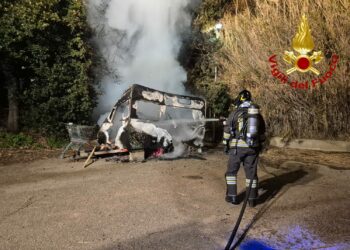 Santa Teresa Gallura: a fuoco una roulotte a Muzzeddu