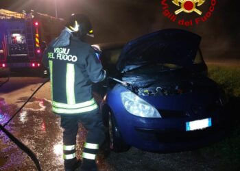 Siniscola: a fuoco un’auto in via Matteotti