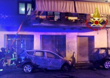 Assemini: a fuoco due auto in via Coghe