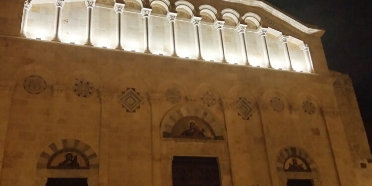 Ieri sera, nella Cattedrale di Cagliari, alla presenza dell’arcivescovo mons. Giuseppe Baturi, è stato recitato il Rosario per Sua Santità Papa Francesco