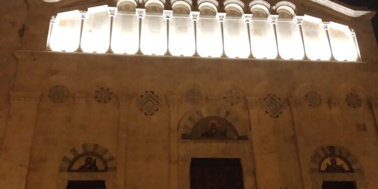 Ieri sera, nella Cattedrale di Cagliari, alla presenza dell’arcivescovo mons. Giuseppe Baturi, è stato recitato il Rosario per Sua Santità Papa Francesco