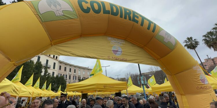 Bagno di folla, all’Emiciclo Garibaldi di Sassari, per la nuova veste di Coldiretti Campagna amica