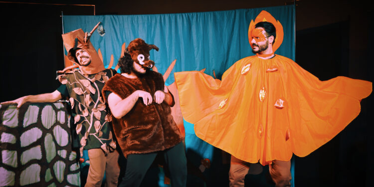 Artisti fuori posto e il Corpo forestale insegnano la prevenzione antincendio in uno spettacolo per bambini