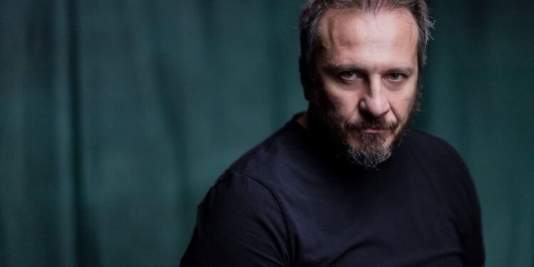 Il 24 marzo la comicità irriverente di Giorgio Montanini di scena al Teatro Massimo di Cagliari con il monologo “Fall”.