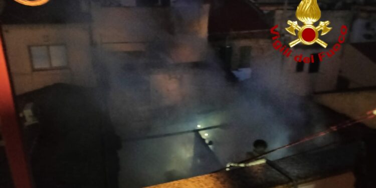 Alghero: a fuoco un appartamento in via Maiorca