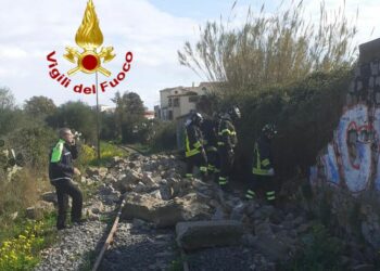 Tortolì: crolla un muraglione in prossimità di una scuola in via Scorcu