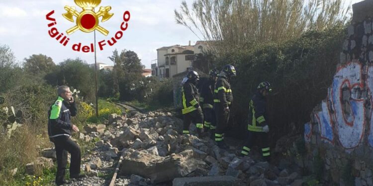 Tortolì: crolla un muraglione in prossimità di una scuola in via Scorcu