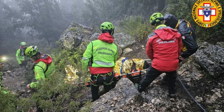 Oliena: recuperata un’escursionista infortunata