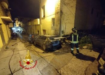 Siniscola: a fuoco un’auto di un’azienda agricola